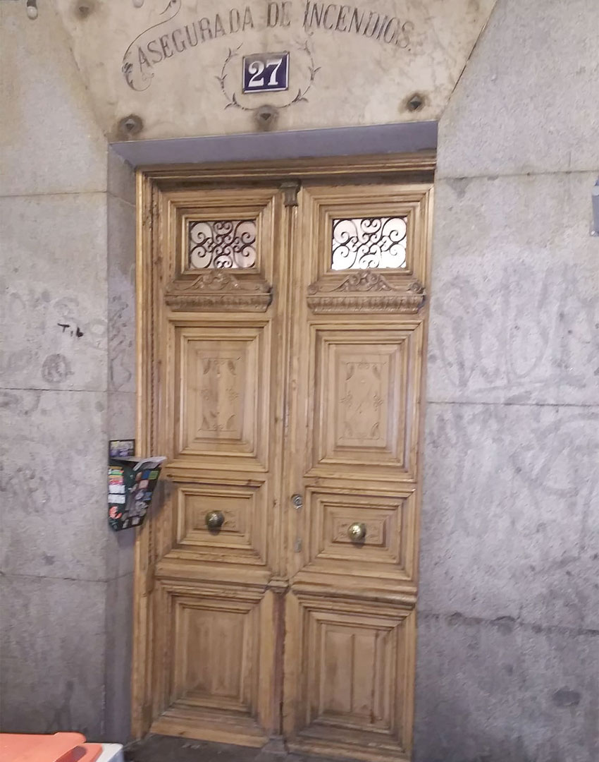 restauración de puerta antigua